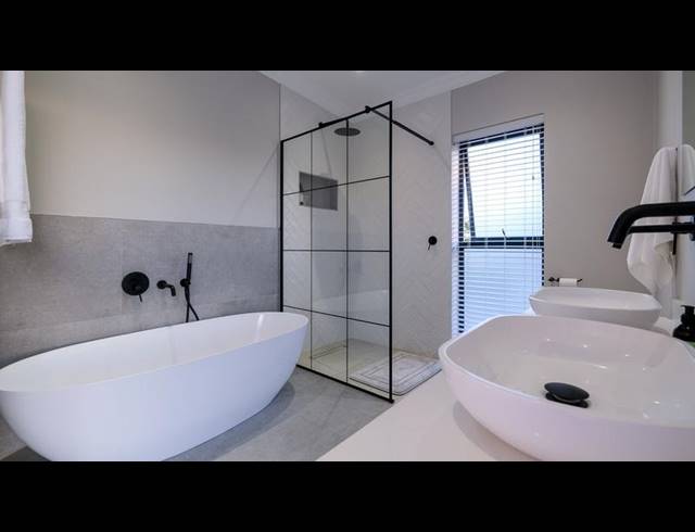 3 BEDROOM HOUSE FOR SALE IN WILDERNESS CENTRAL